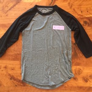Hurley Men’s Small 3/4 Baseball Tee